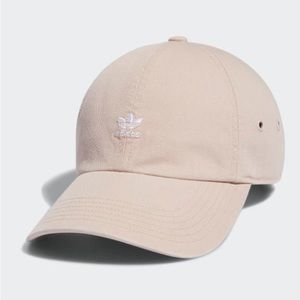 Adidas mini logo hat😍